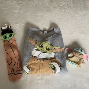 Baby Yoda here!! Sweatshirt socks & Plush